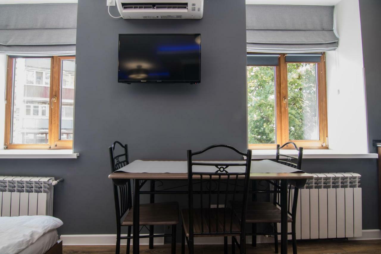 Lux Apartment Near Arena City Kiev Exteriör bild