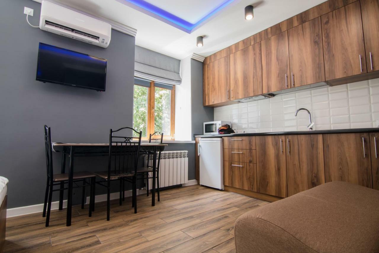 Lux Apartment Near Arena City Kiev Exteriör bild