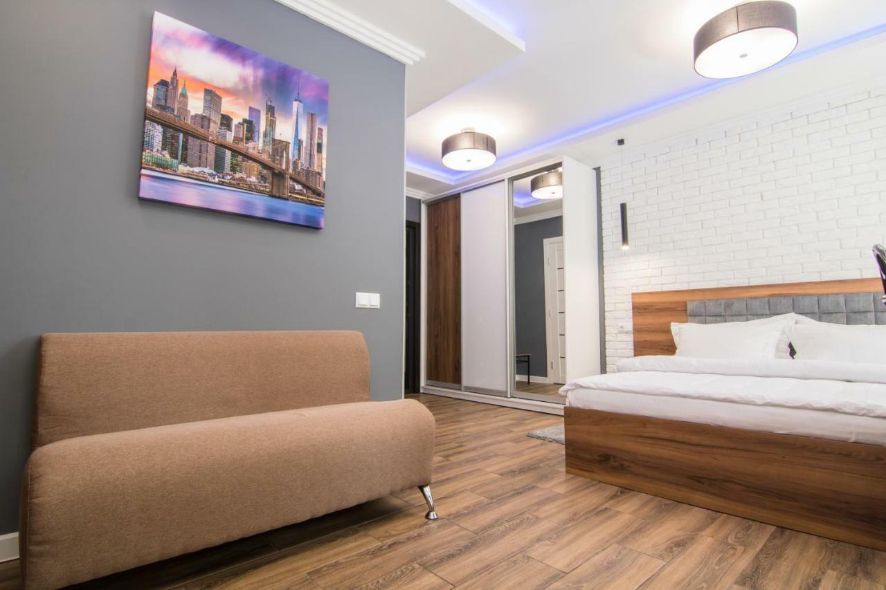 Lux Apartment Near Arena City Kiev Exteriör bild