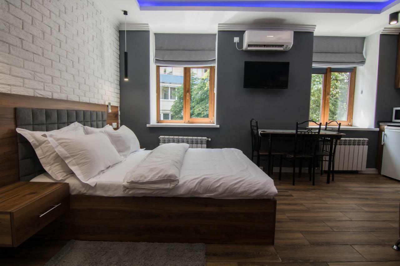 Lux Apartment Near Arena City Kiev Exteriör bild